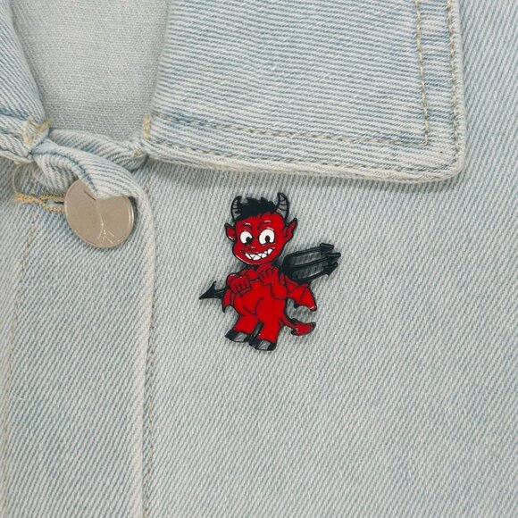 ✨Hell Devil Imp Enamel Pins Red Fire Head Vampire Badge Brooch New - Picture 1 of 6
